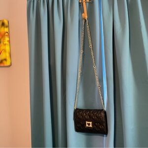 Chic Black Heart Quilted Crossbody Bag with Heart Chain Strap